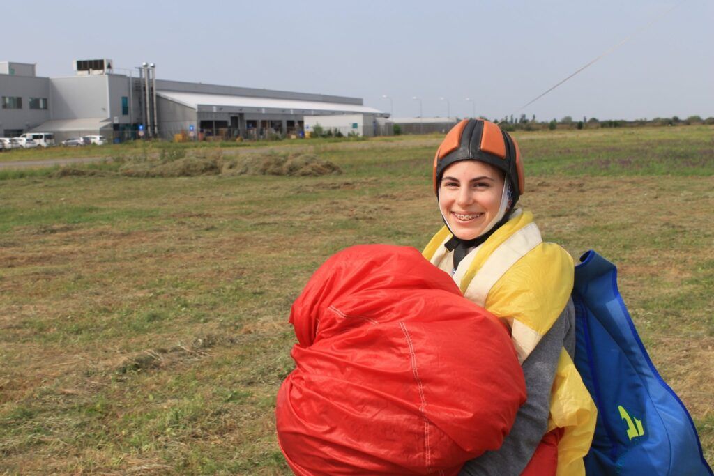 Numărul trei mondial la paraşutism sportiv de precizie, orădeanca Bia Creț, e absolventă de medicină