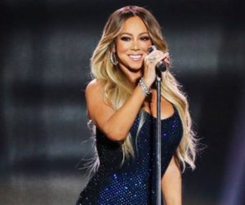 Mariah Carey a întâmpinat probleme în timpul unui concert. Rochia artistei s-a rupt în timp ce se afla pe scenă