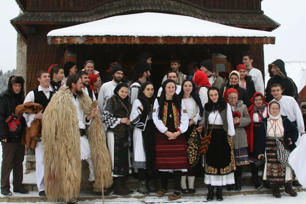 Румыны фото. Румыны народ. Румыния жители. Румынский народ. Молдавские традиции и обычаи.