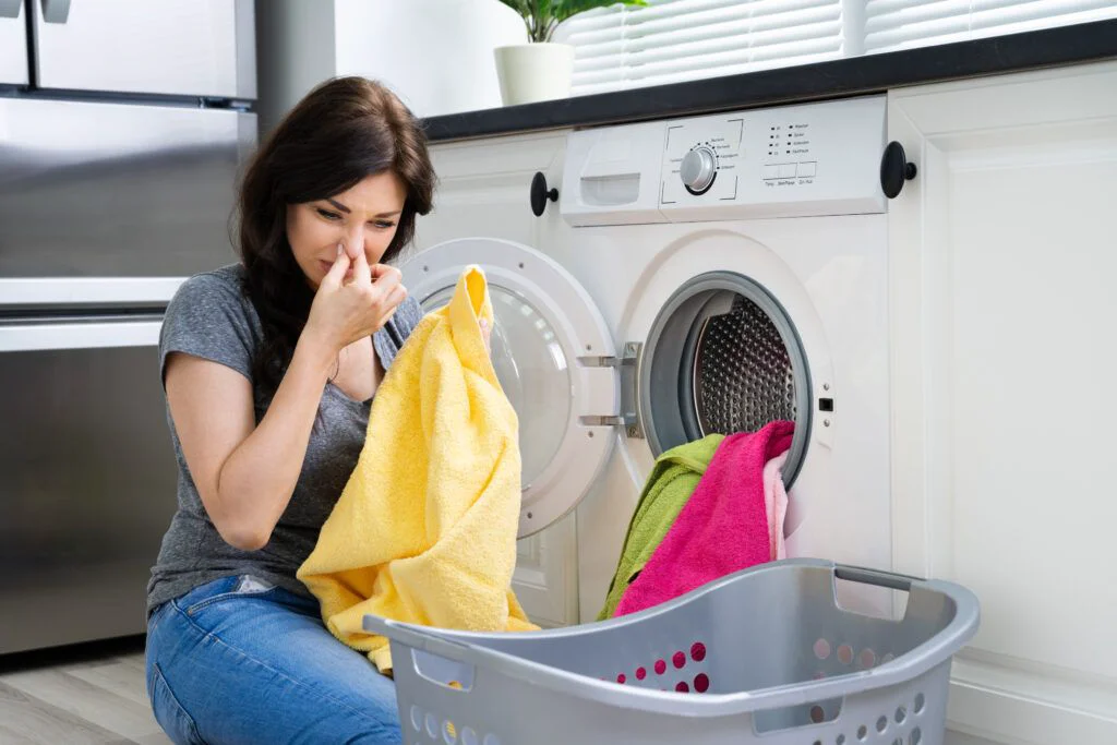 pain Archeology alarm Mașina de spălat miroase urât și nu mai curăță hainele de murdărie? Iată  cum o curățăm în interior. Trucuri simple pentru gospodine – Evenimentul  Zilei