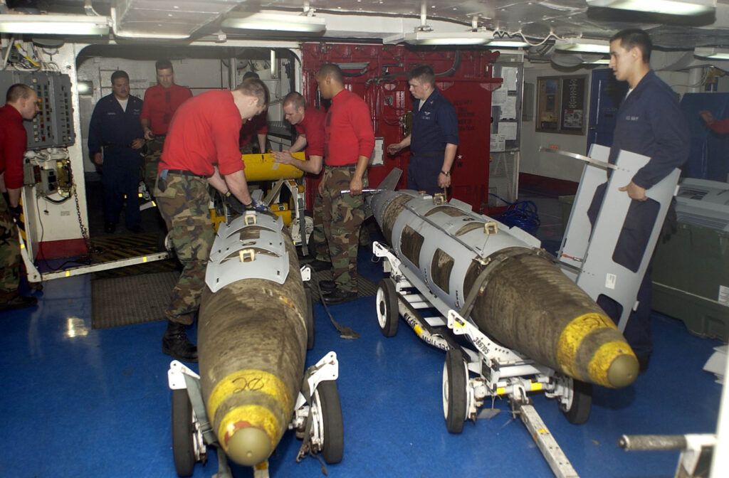Urmează prăpădul pentru generalii ruși! SUA dotează armata Ucrainei cu kituri de bombe inteligente