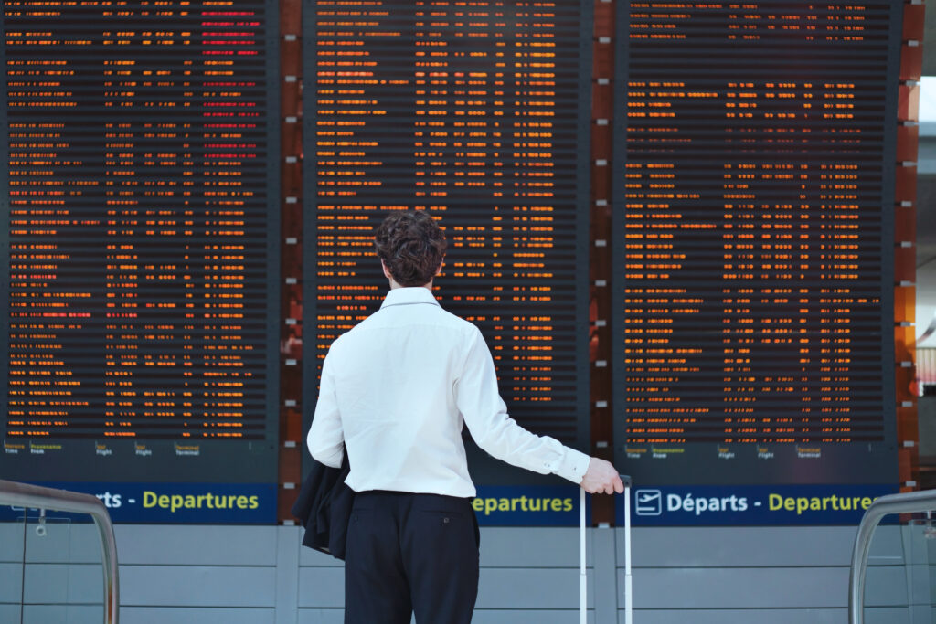Curse aeriene anulate. Românii pot beneficia de sprijinul Uniunii Europene