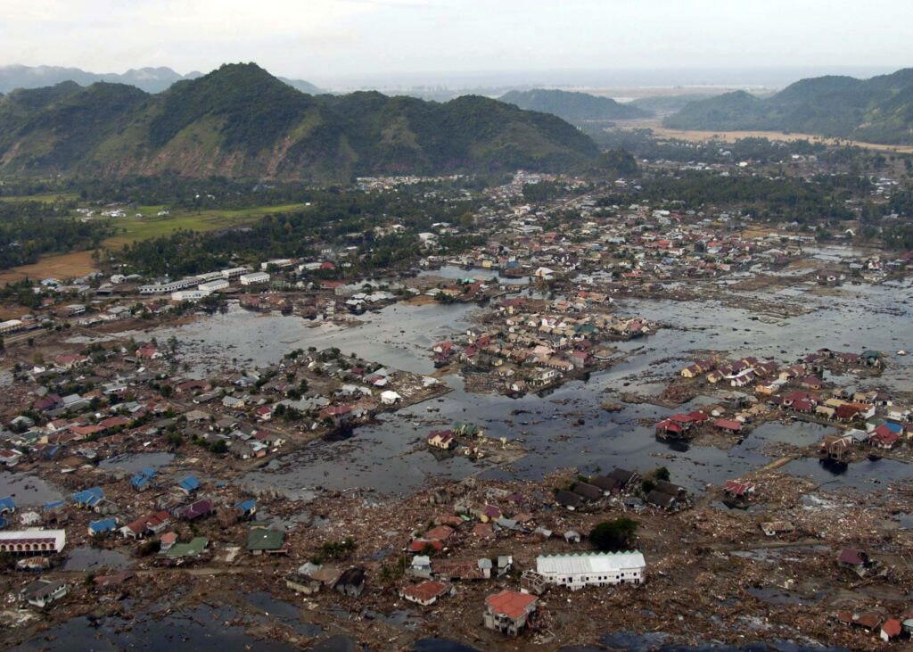 Catastrofă de Crăciun cu 220.000 de victime. Se împlinesc 18 ani de la valurile tsunami din Oceanul Indian