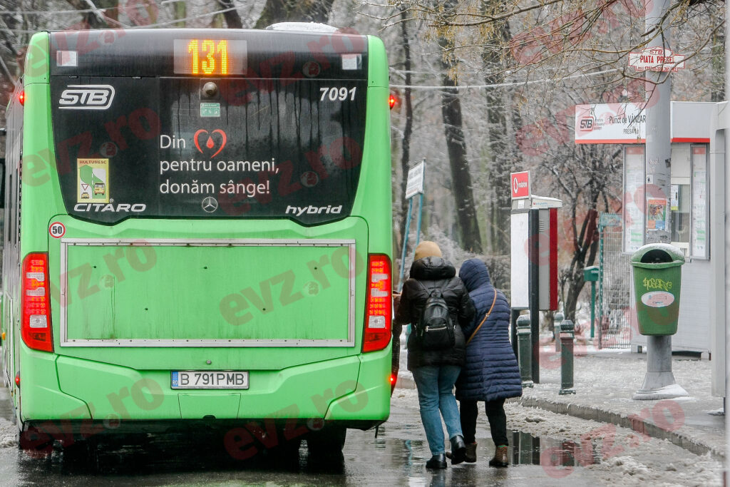 Staţiile de transport public din Capitală vor fi dotate cu panouri digitale de informare