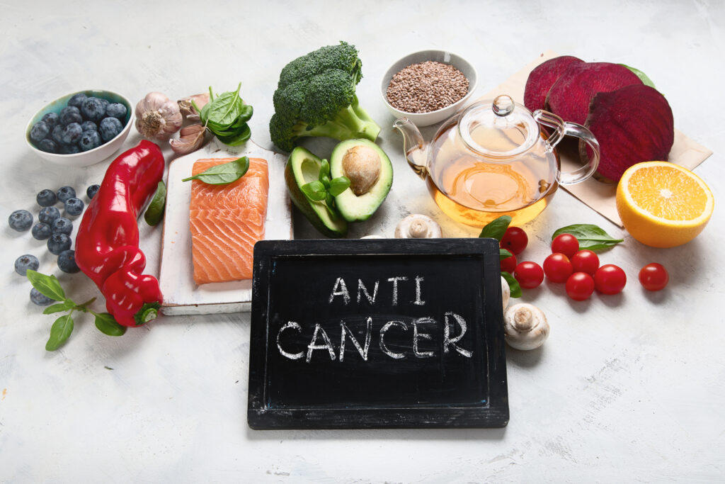 Alimentația nesănătoasă favorizează apariția cancerului. Mituri spulberate de medici