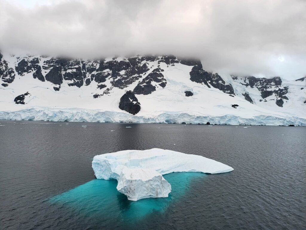 Gheața din Antarctica se topește la niveluri record. Lipsește o parte mare cât Argentina