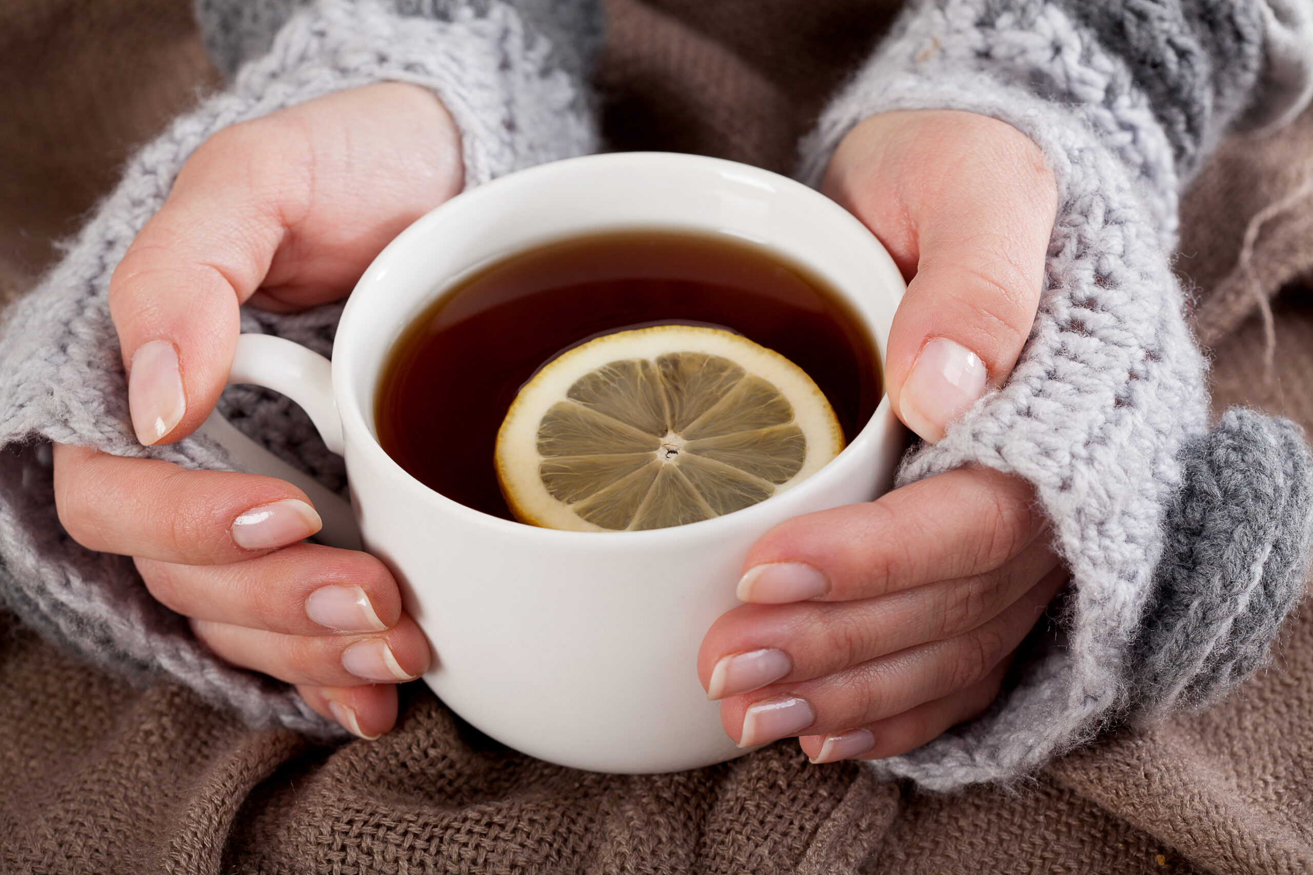 15 ceaiuri care ameliorează tusea, durerile în gât și febra