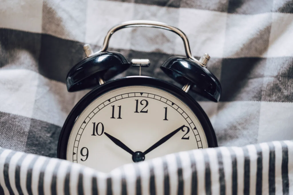 Regula celor opt ore de somn este un mit. Ce trebuie să faci, de fapt pentru ca trupul și mintea să fie odihnite