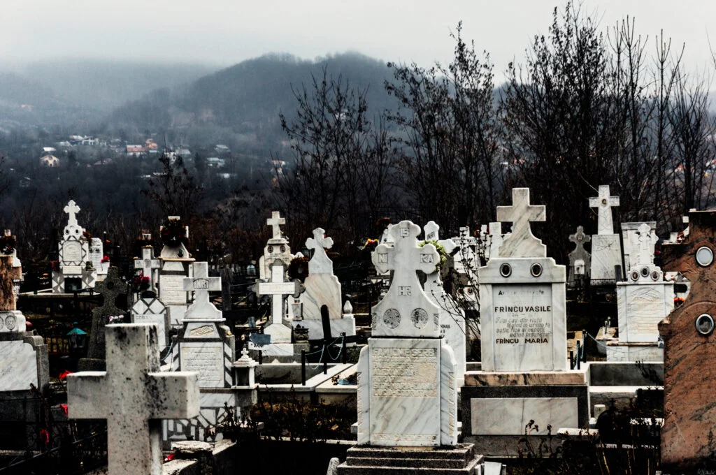 Premieră în România: cimitir digitalizat. Se vor putea afla informații prin scanarea codului QR