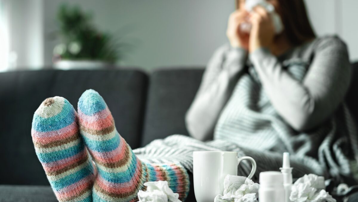 Sunteți răciți sau aveți gripă? Aflați cum vă puteți da seama dacă mai puteți face exerciții fizice