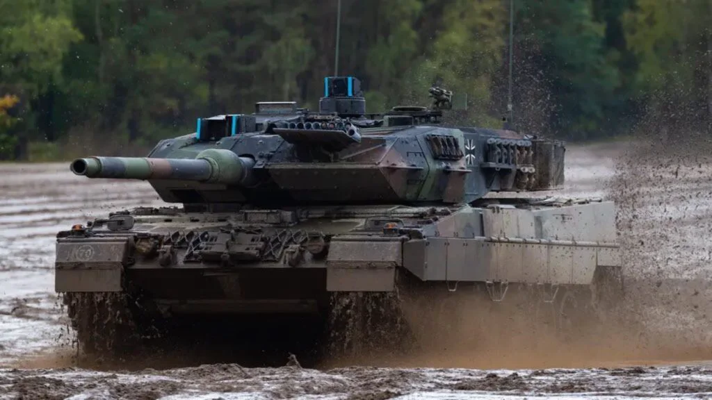 Polonia va cere Berlinului acordul să livreze tancuri Leopard