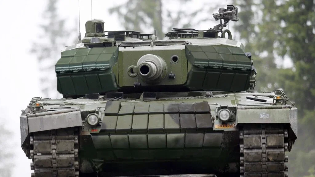 Vladimir Putin are motive să se teamă. Cele mai bune tancuri din lume ajung în Ucraina. Ce au special tancurile germane Leopard 2