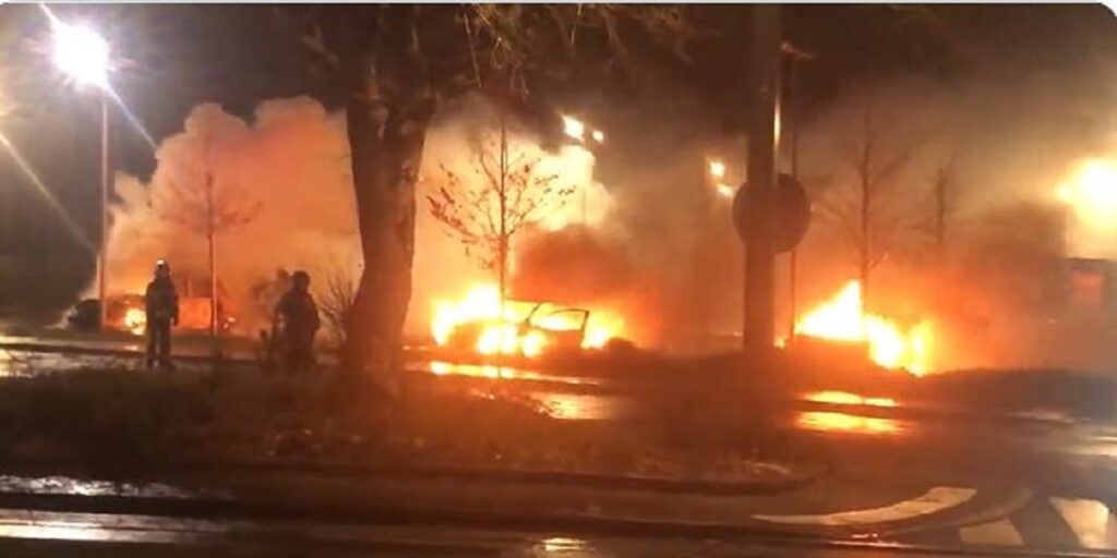 Bilanț de Revelion în Franța: Sute de arestări și mașini incendiate. Autoritățile spun că a fost o noapte „liniștită”