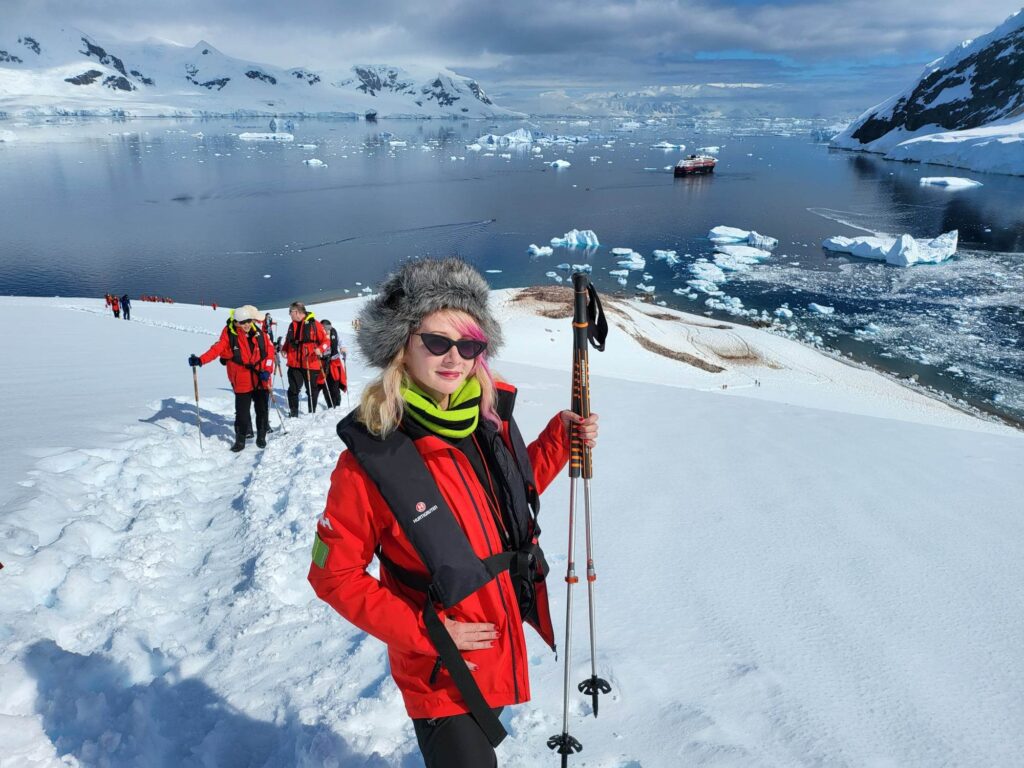 O profesoară din Oradea, aventura vieții în Antartica. A făcut trecerea dintre ani la capătul lumii după ce a trecut prin cea mai periculoasă strâmtoare