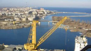 Angajaţii Şantierului Naval Mangalia protestează. N-au primit salariu de două luni