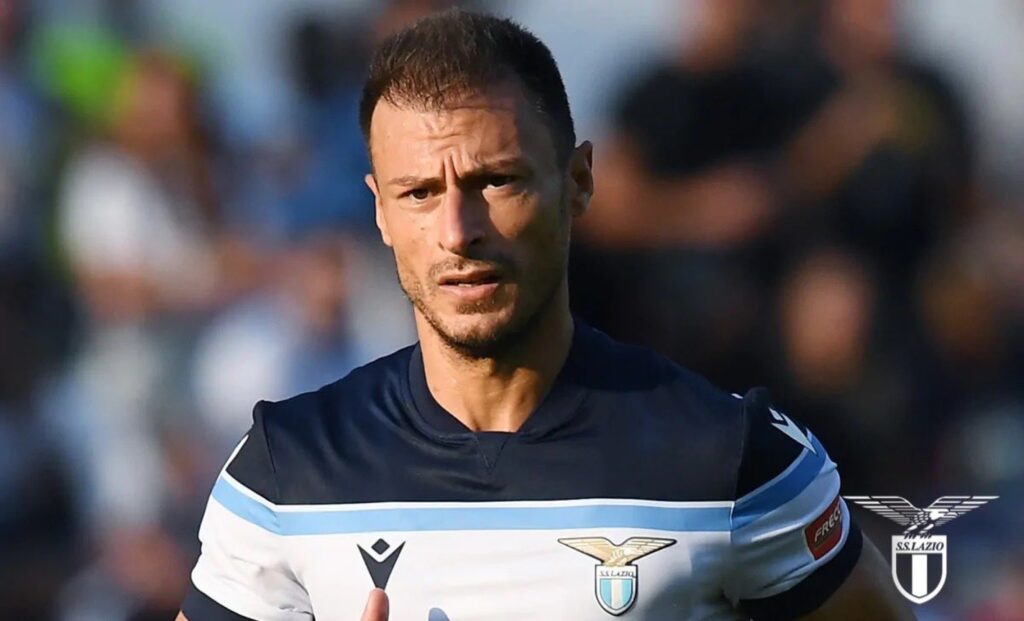 Românul Ștefan Radu își încheie cariera de fotbalist la Lazio. Este cel mai longeviv jucător din istoria clubului. Video