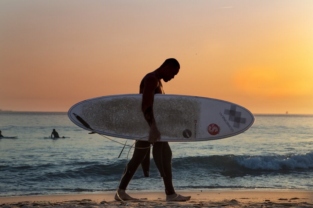 Doliu în lumea sportului extrem. Un celebru surfer s-a stins din viață. Medicii nu au mai putut să-l salveze