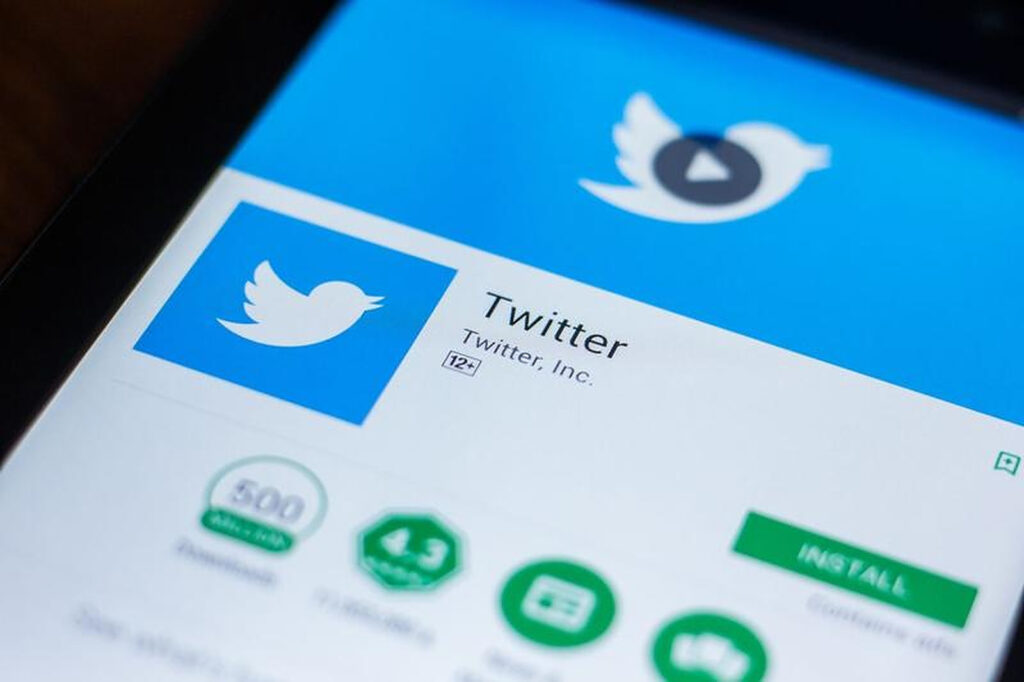 Un editorialist a păcălit sistemul de verificare al Twitter