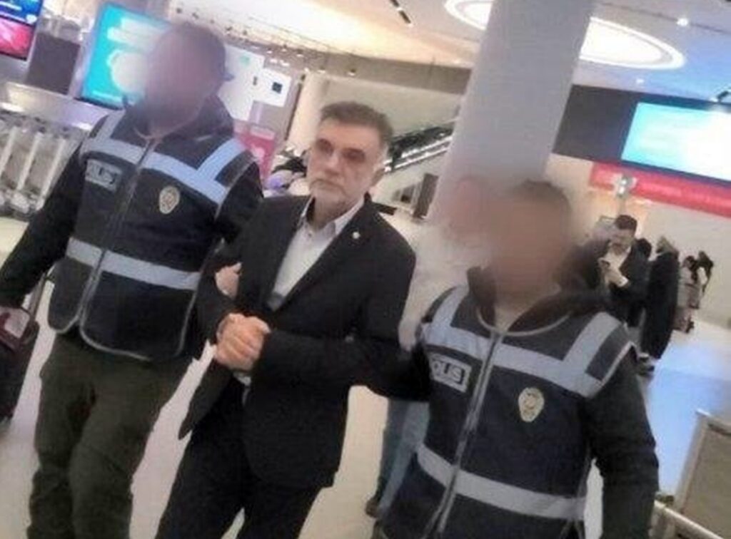 Marii dezvoltatori imobiliari din Turcia fug din țară. Unul dintre ei a fost prins de polițiști chiar pe aeroport.
