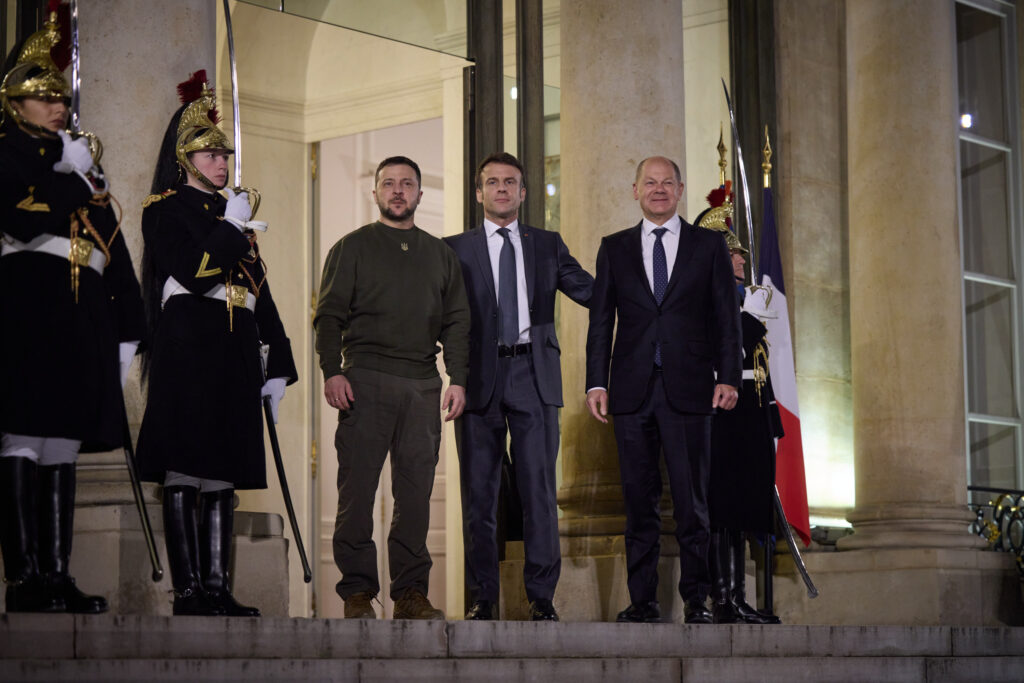 Franța și Germania nu par dispuse să susțină la infinit Ucraina. Culisele întâlnirilor dintre Zelenski și Macron