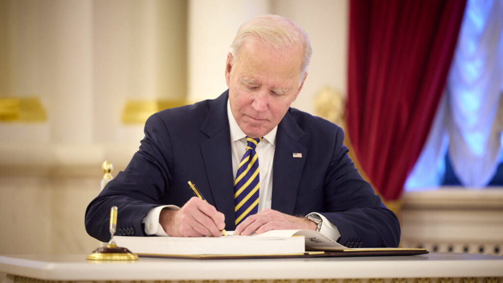 Joe Biden solicită ajutor pentru Ucraina și Israel. Cererea va fi trimisă către Congres