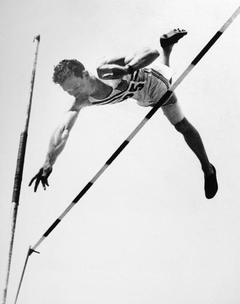 Bob Richards, primul care a câștigat două medalii de aur olimpice la săritura cu prăjina, a murit