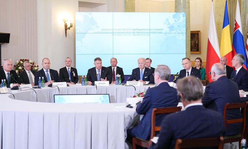 Klaus Iohannis, la reuniunea B9 de la Varșovia: „Avem datoria de a arăta fermitate în apărarea păcii. Prezenţa militară americană crescută trebuie să continue”