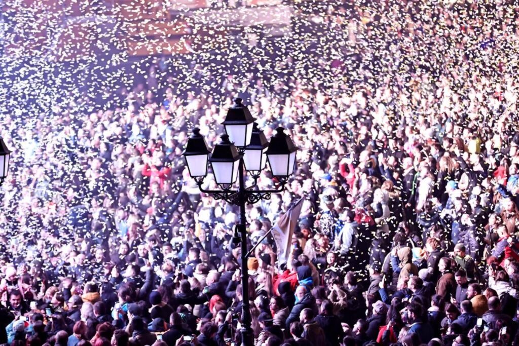 O mare de oameni în deschiderea Timișoara 2023. De azi România are un oraș Capitală Europeană a Culturii
