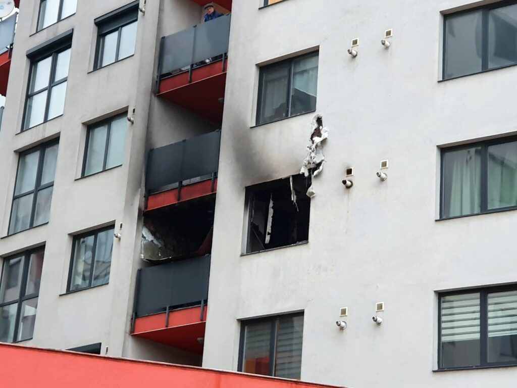 Un tunisian a dat foc apartamentului în care locuia cu chirie. Polițiștii din Arad l-au prins repede