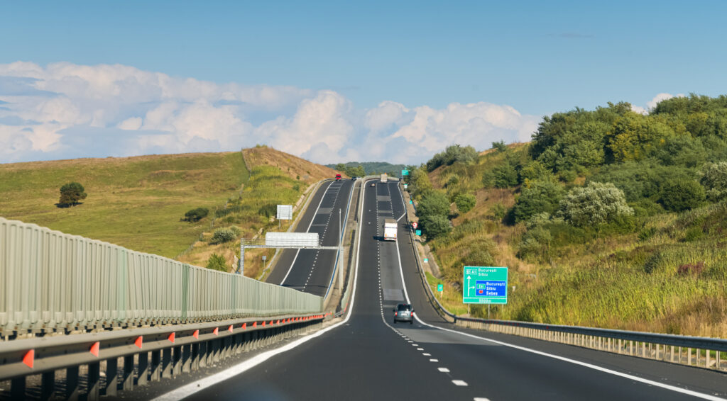 Autostrăzile din România vor fi lărgite. Șoferii vor putea circula pe trei benzi pe sens. Harta tronsoanelor modernizate
