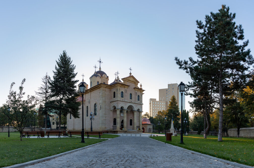 Schimbări la Mitropolia Moldovei şi Bucovinei. O cunoscută biserică din centrul Iașiului, transformată în mănăstire de călugări