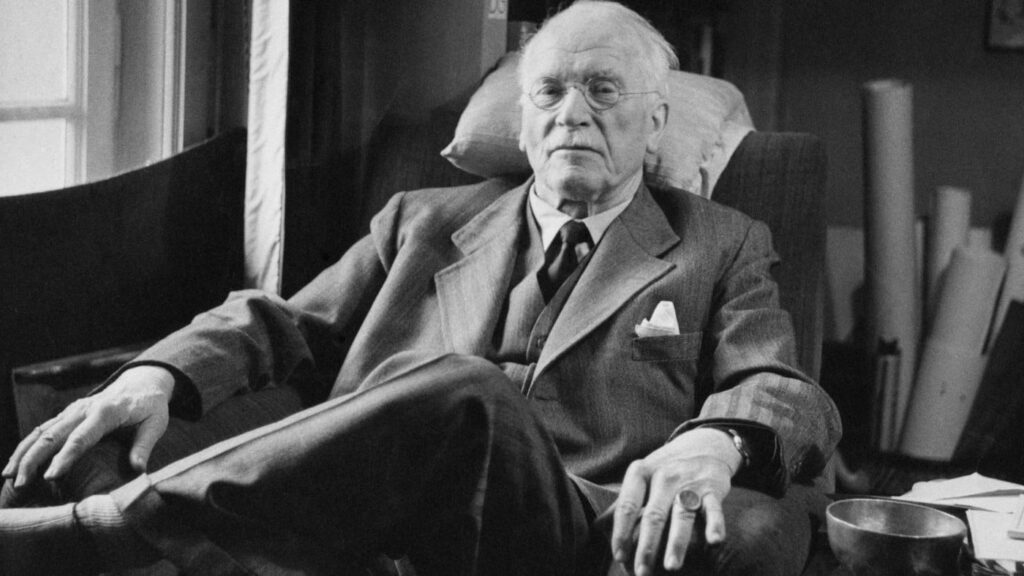 Teoria marelui Carl Jung despre existența lui Dumnezeu. „Noi suntem originea tuturor relelor”