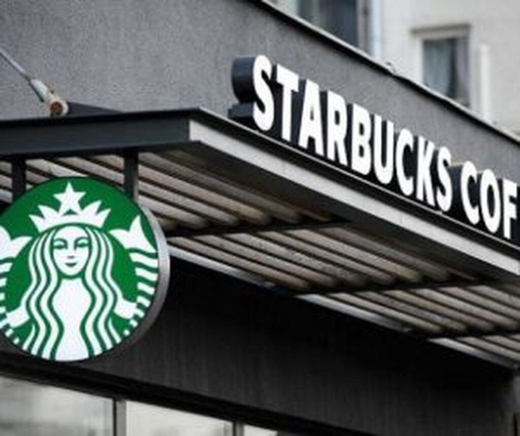Starbucks, probleme cu antisemitismul angajaților. Apologia terorismului cu sigla companiei