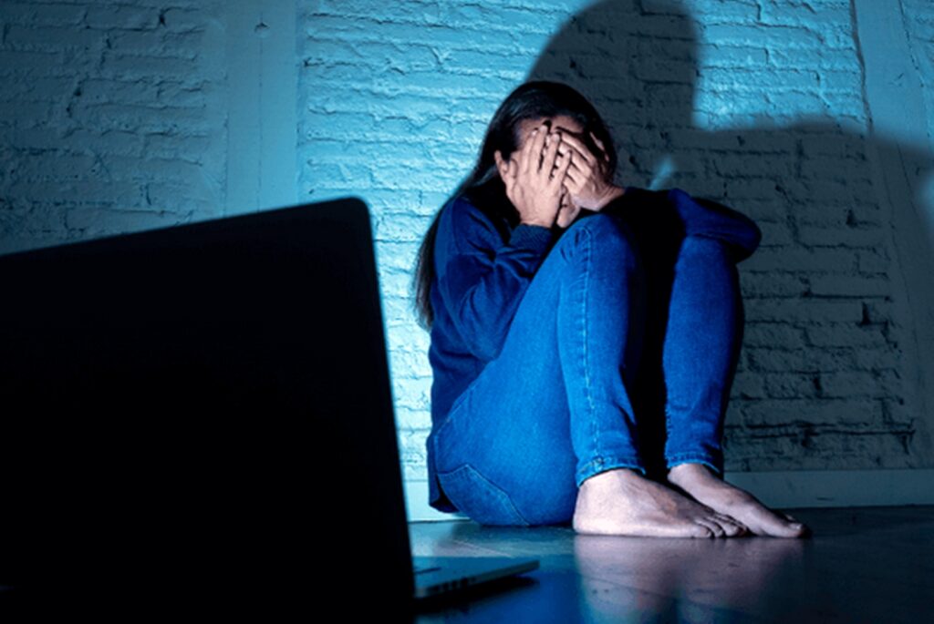 Un alt fenomen îngrijorător în școlile din România. Cyberbullying-ul afectează unul dintre trei elevi