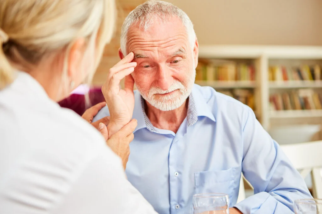 11 factori de risc ce duc la apariția demenței. Boala poate fi depistată din timp