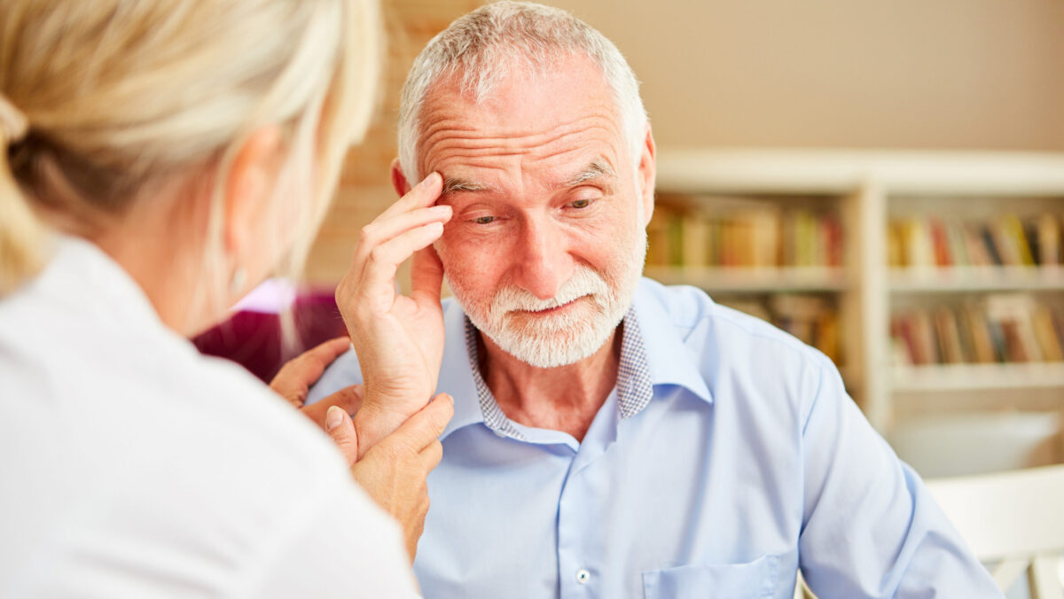 Simptomele timpurii ale bolii Alzheimer, confundate cu COVID-19. Ce teste trebuie să faci pentru a depista demența