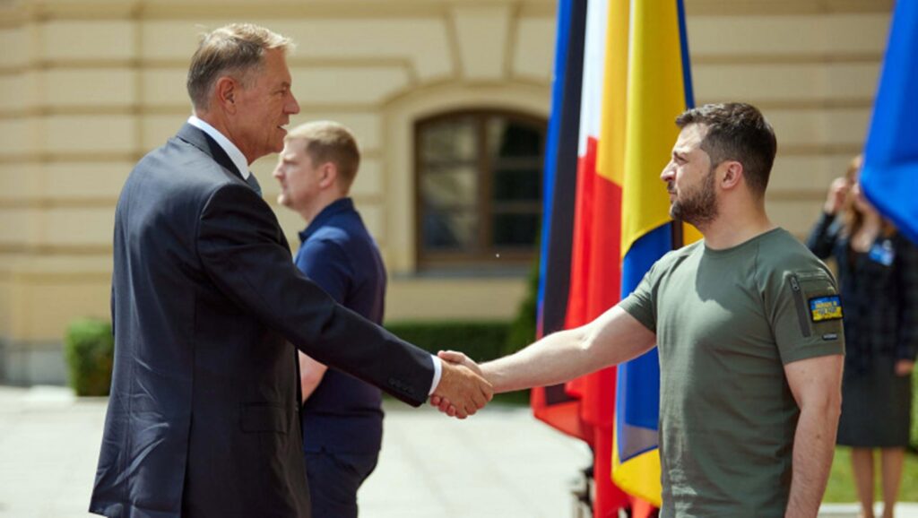 Întâlnire Iohannis - Zelenski, la summitul de la Bruxelles. Președintele României: „Vom continua să sprijinim Ucraina”