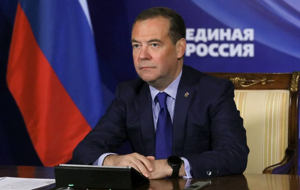 Dmitri Medvedev le-a citit șefilor din industria de apărare o telegramă scrisă de Stalin. „Vor fi tratați ca infractori și pedepsiți”