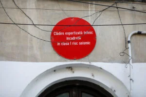 Legea care interzice închirierea clădirilor „cu bulină”a intrat în vigoare. Ce obligații au proprietarii