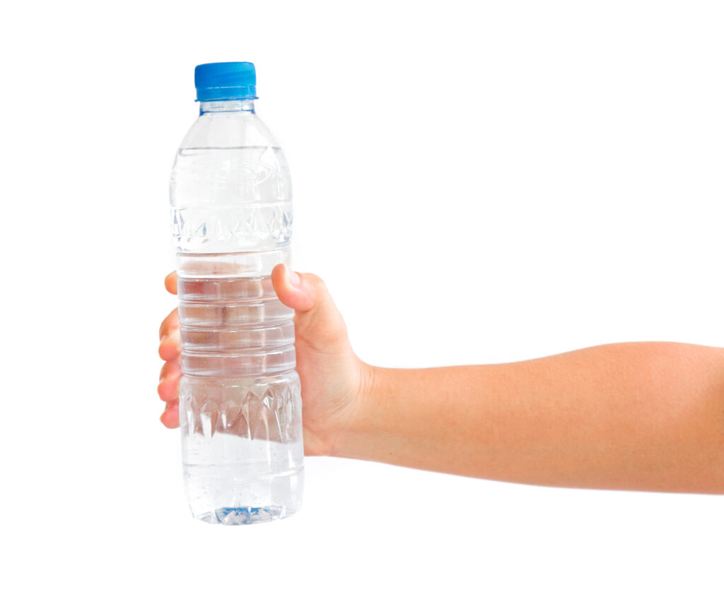 De ce este bine să aveți o sticlă de apă atunci când vă cazați la un hotel. Dezvăluirile unei însoțitoare de zbor