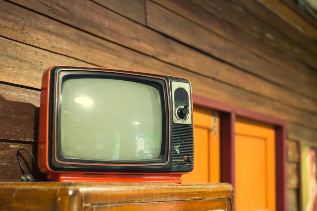 Televizoarele vechi, o afacere profitabilă astăzi. Unele modele conțin metale prețioase