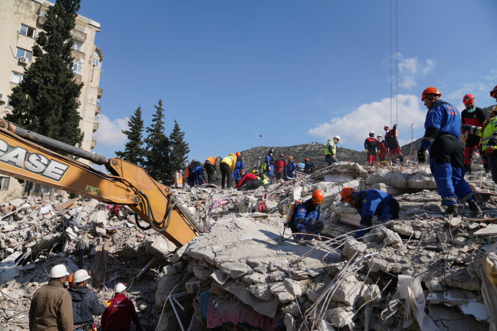 Turcia a arestat 184 de persoane suspectate ca fiind vinovate pentru prăbușirea clădirilor la cutremure. Oficialii anunță extinderea anchetei