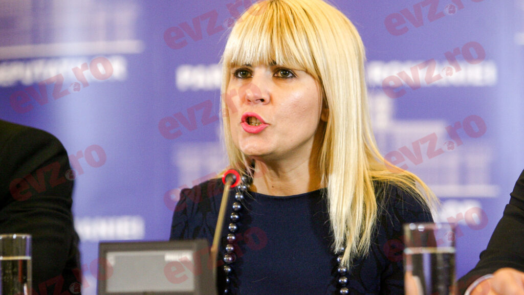 Elena Udrea și-a revăzut fiica în afara închisorii. Fostul ministru, în lacrimi