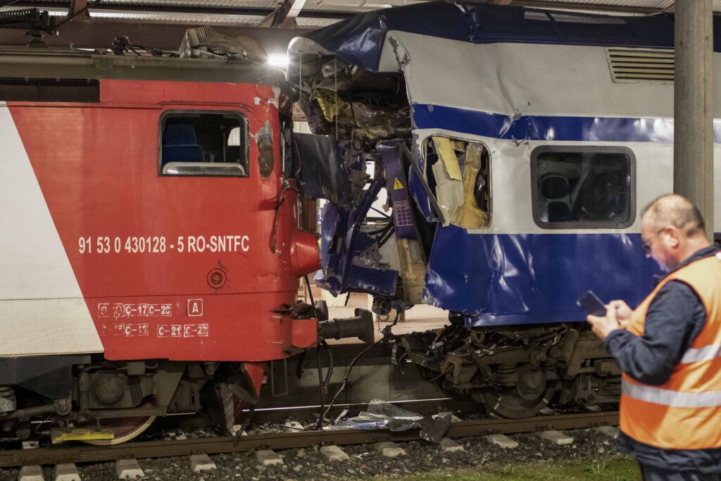 A fost deschis un dosar penal după accidentul feroviar din gara Galați. „Acul vitezometrului locomotivei s-a blocat la 75 km/h”