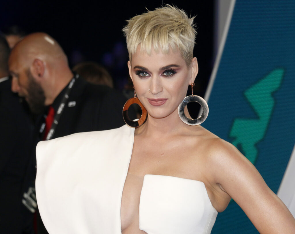 Katy Perry a început să plângă după audiția concurentului de la „American Idol” care a supraviețuit seriilor de împușcături din școli: „Țara noastră ne-a dezamăgit!”
