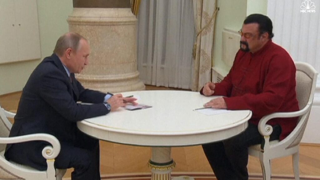 Steven Seagal a descris poporul rus „drept cel mai frumos lucru din Rusia” condusă de Vladimir Putin