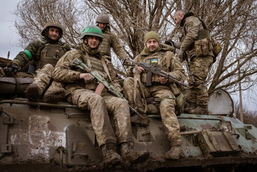 Contraofensiva ucraineană câștigă teren. Rușii părăsesc linia Surovikin