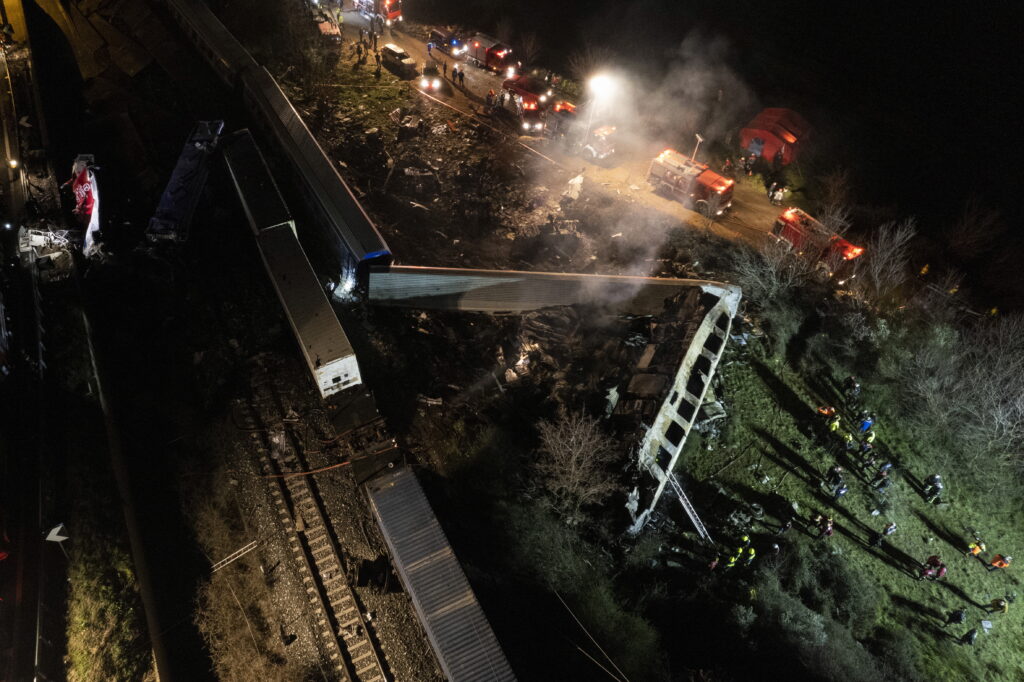 Accident feroviar grav în Grecia. Cel puțin 32 de persoane au murit și peste 85 sunt rănite