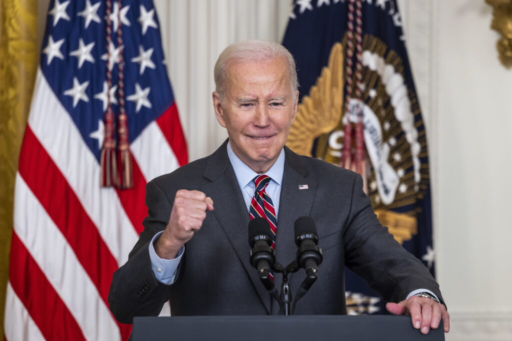 Joe Biden, lăudat de un senator republican. Uraganul Idalia din Florida, i-a unit