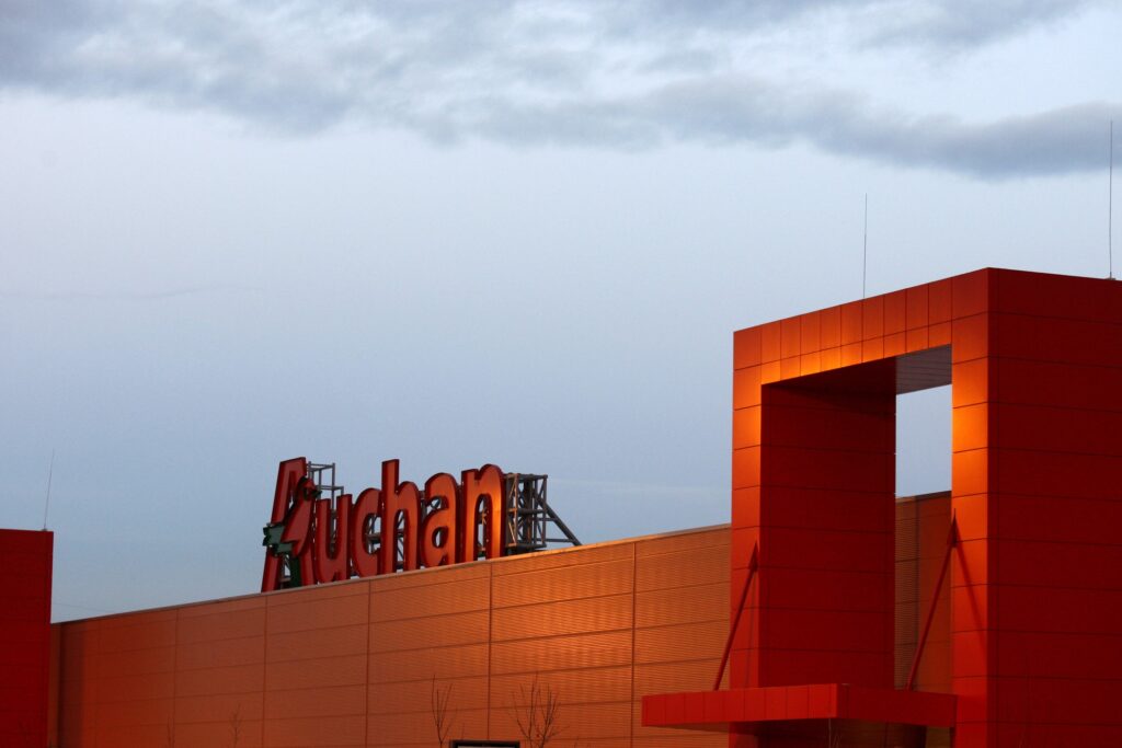 Auchan nu renunţă la piaţa din Rusia. Retailerul francez intenţionează să deschidă un nou magazin